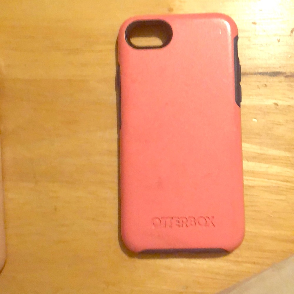 An iPhone 6/6s/7/8 Otterbox